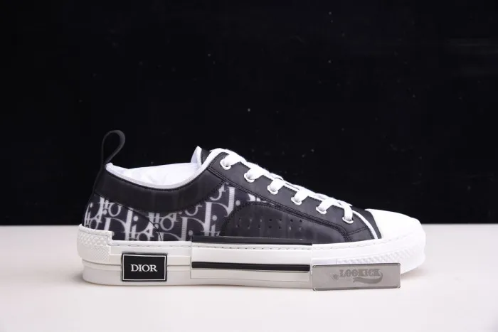 Hot sale hype DR B23 Low Top Oblique Sneaker Black & White 0128