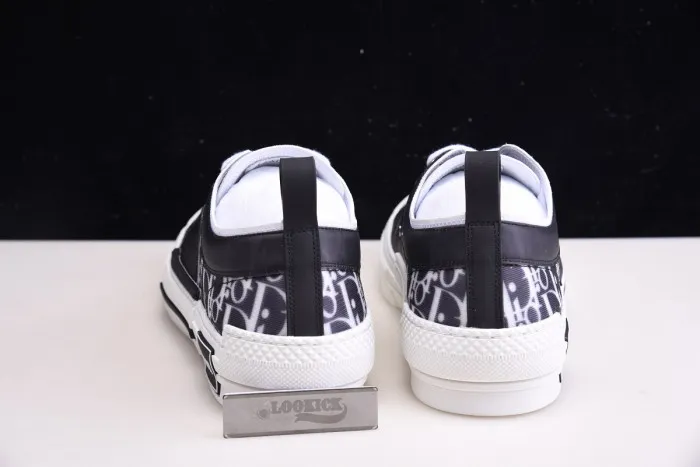 Hot sale hype DR B23 Low Top Oblique Sneaker Black & White 0128