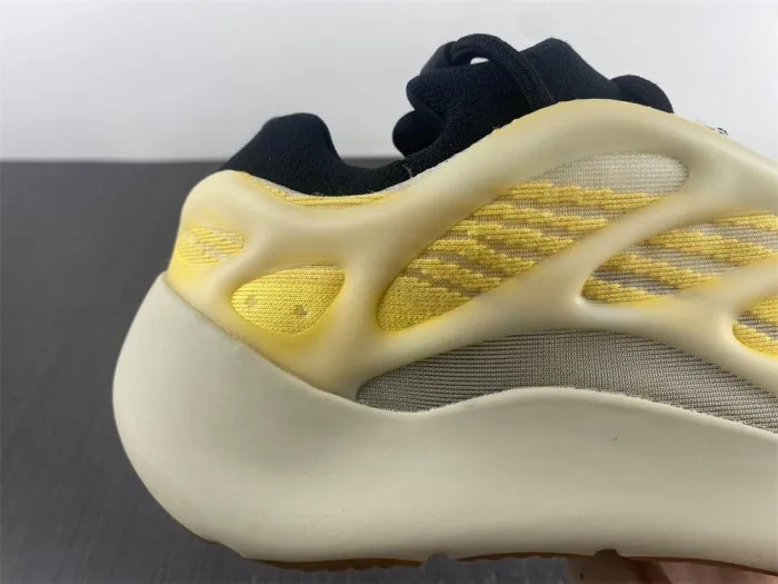 Buy now hype Adidas Yeezy 700 V3 Mono Safflower HP5425 0127