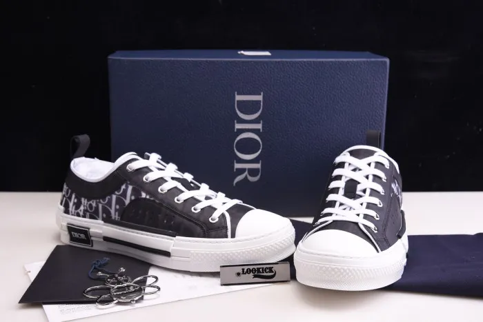 Hot sale hype DR B23 Low Top Oblique Sneaker Black & White 0128