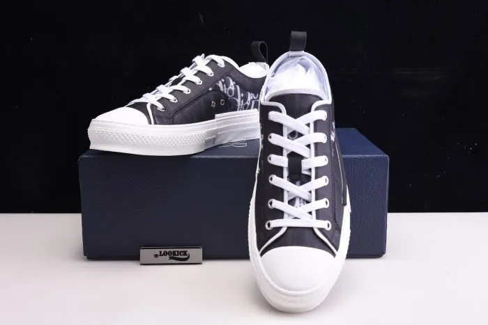 Hot sale hype DR B23 Low Top Oblique Sneaker Black & White 0128