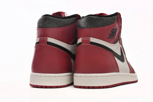 Hot sale hype Retro Jordan Found Chicago 1 High and Lost OG DZ5485-612 0207