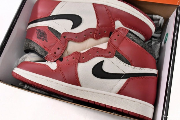 Hot sale hype Retro Jordan Found Chicago 1 High and Lost OG DZ5485-612 0207