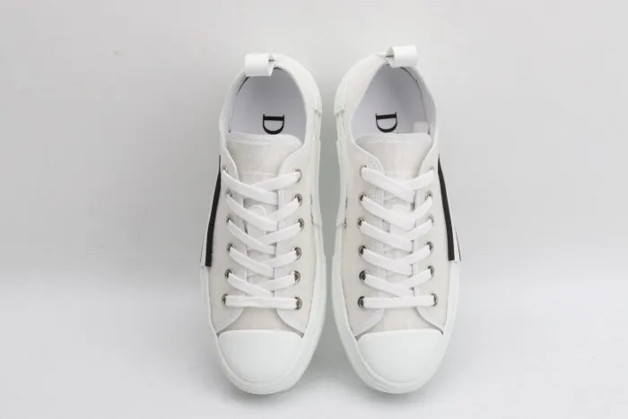 Buy now hype DR B23 Oblique Low Top Sneakers 0203