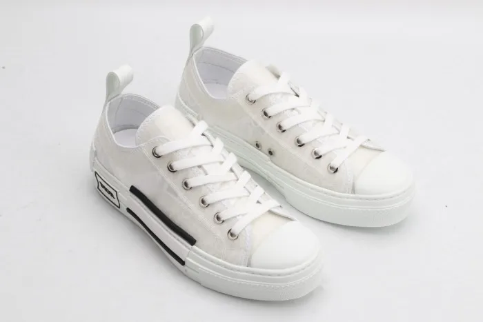 Buy now hype DR B23 Oblique Low Top Sneakers 0203