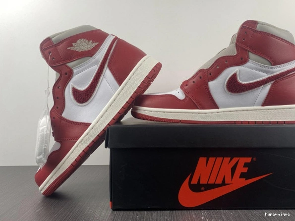 Affordable hype Newstalgia 1 (W) High Jordan DJ4891-061 Chenille OG 0223